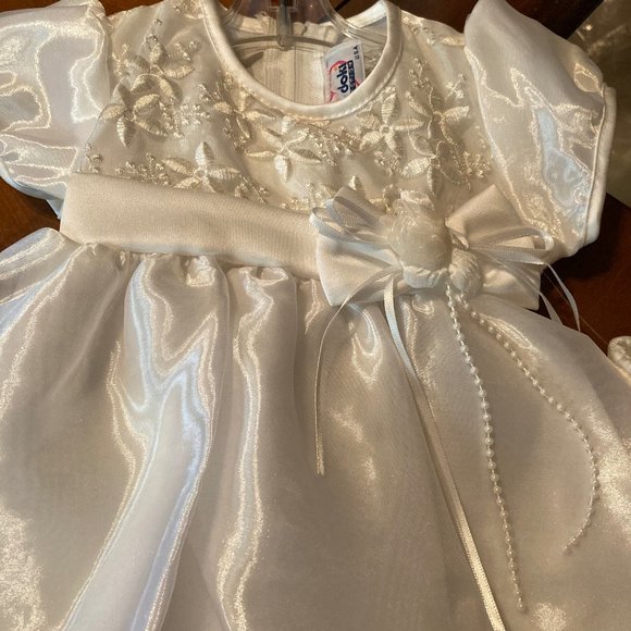 WHITE OKI DOKI MADE IN USA DRESS AND HAT NEW SMALL